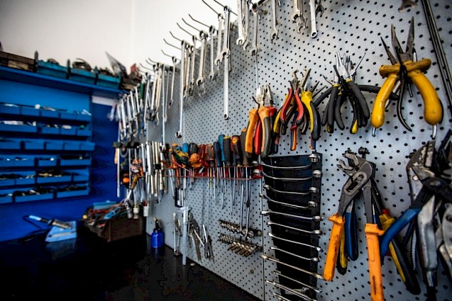 Magnetic Aids & Stock Magnets for garage